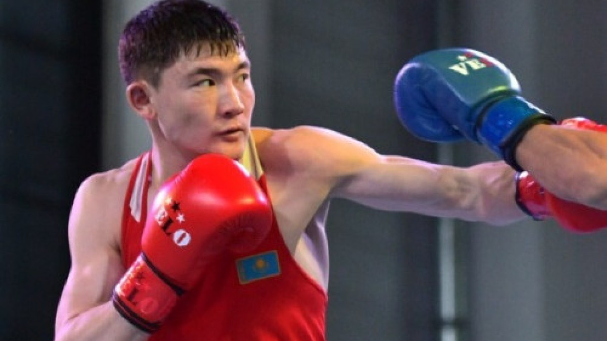 Казахстанский боксер победил испанского чемпиона в Болгарии