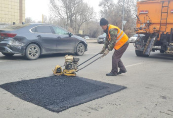 На месяц раньше начнут ремонт дорог в Алматы
