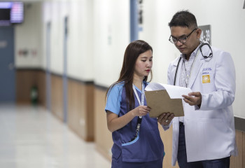 Названы профессии, обладатели которых  могут получить вид на жительство в Казахстане