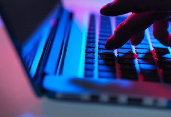 Прокурорлар балаларды қорғау үшін 28 сайтты бұғаттады