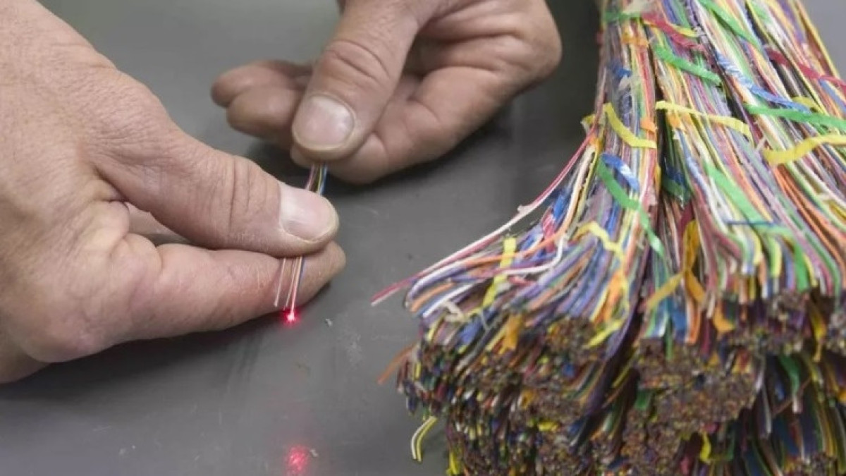Более миллиона километров волоконно-оптических кабелей произвели за год в Казахстане