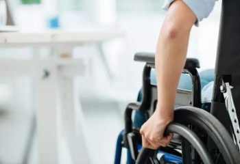 Мүгедектер мен асыраушысынан айырылғандарға қандай көмек көрсетіледі