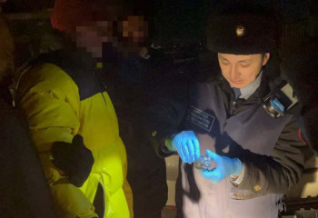 Ақмолалық полицейлер есірткі таратумен айналысқан адамды ұстады