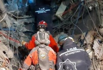 Түркиядағы зілзалада құтқарушылар 88 адамның денесін алып шықты