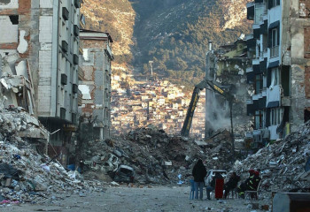 Апаттан аман қалған сәбилерді шетелдіктерге асырап алуға бермейміз – Түркия елшісі