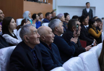 Казахстанские партии продолжают встречи с избирателями в регионах