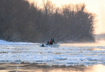 Павлодарда жұқа мұз үстінде жүрген 5 бала құтқарылды