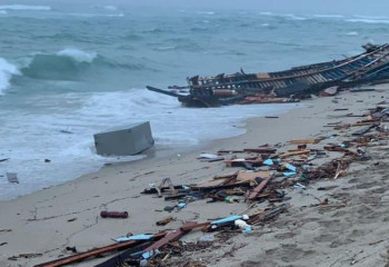 Италияда мигранттар мінген қайық апатқа ұшырады