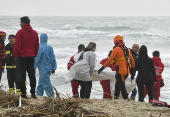 Italy migrant boat shipwreck: Nearly 60 killed off Calabria coast
