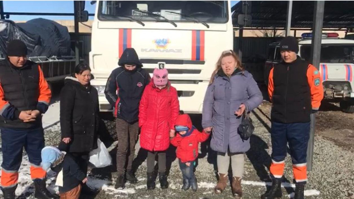 Женщин с детьми спасли на перевале в Алматинской области