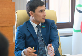 Серік Сәпиев балуанмен болған төбелеске қатысты пікір білдірді