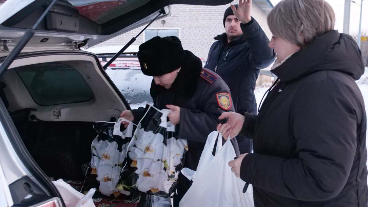 К Дню благодарности полицейские Петропавловска помогли малообеспеченным семьям
