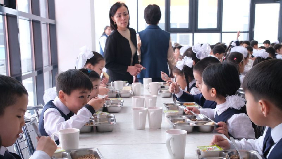 Более 130 тысяч алматинских школьников получают бесплатное питание