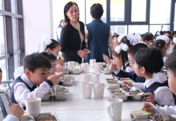 Более 130 тысяч алматинских школьников получают бесплатное питание