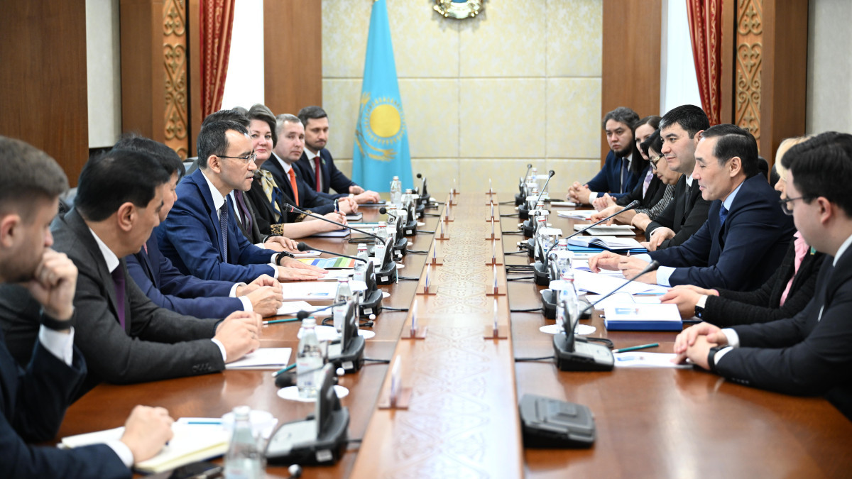 Спикер Сената встретился с руководителями структур Ассамблеи народа Казахстана
