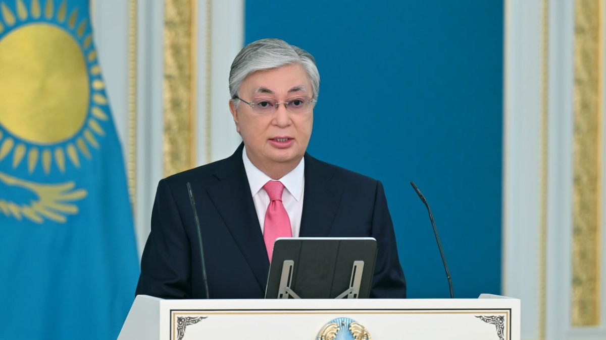 Глава государства поздравил казахстанцев с Днем благодарности