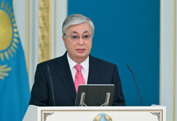 Глава государства поздравил казахстанцев с Днем благодарности