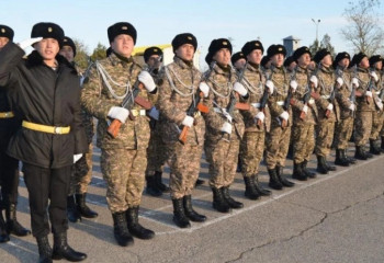 Морпехи поздравили казахстанцев с Днем благодарности