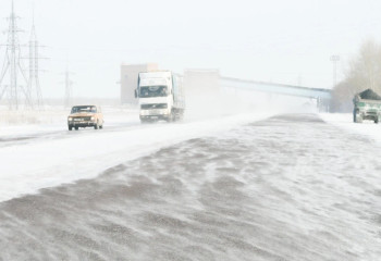 Ауа райына байланысты 2 өңірде жол жабылды