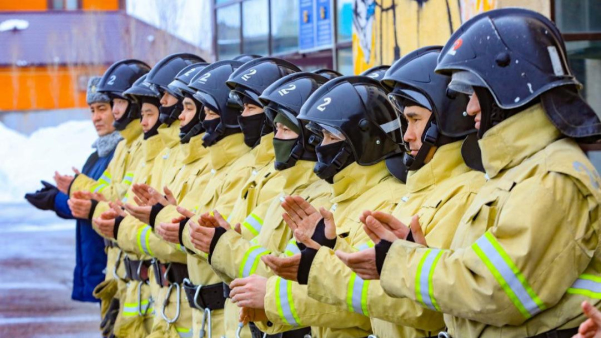 В День благодарности аким Актюбинкой области выразил признательность пожарным