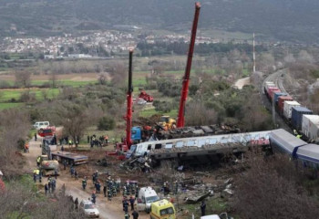 Пассажирский и грузовой поезда столкнулись в Греции: погибли 36 человек