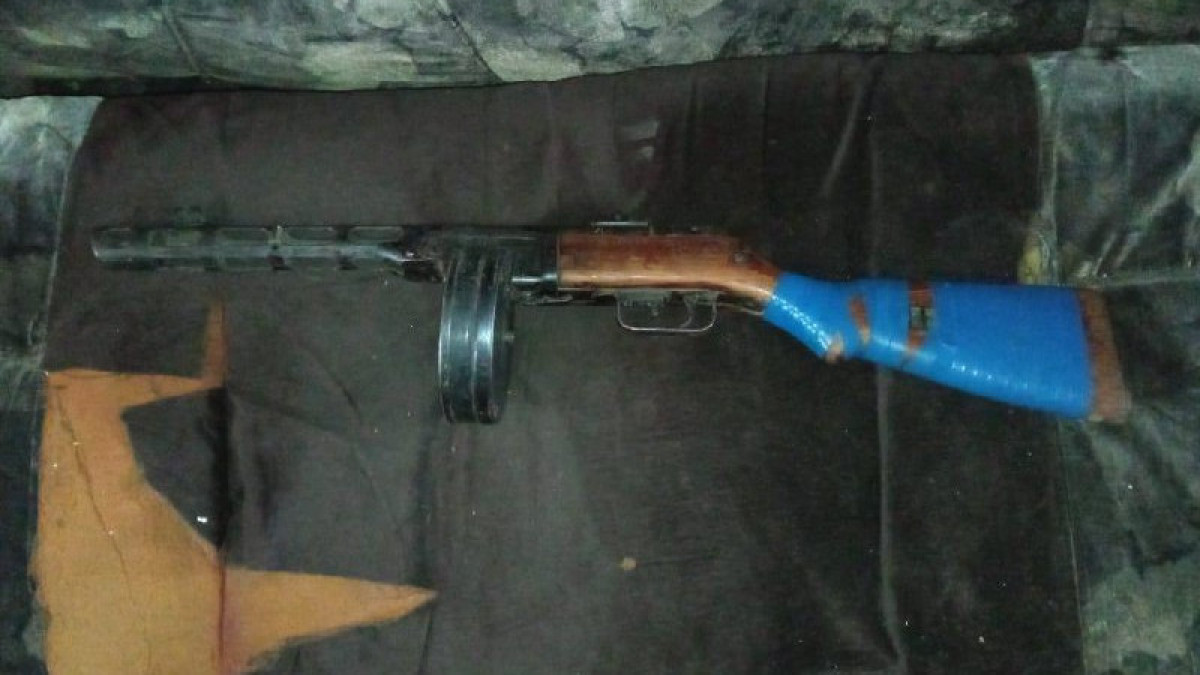 Пистолет-пулемет времен Второй мировой войны обнаружили у жителя Щучинска