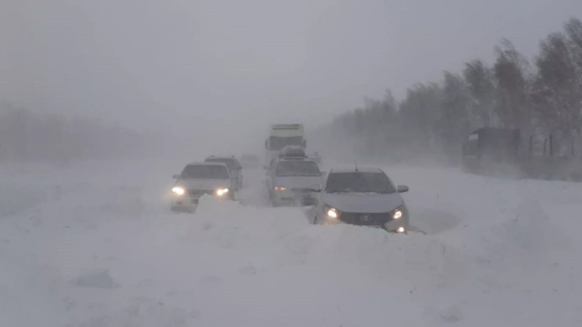 Из снежного заноса эвакуировано 128 человек в Актюбинской области