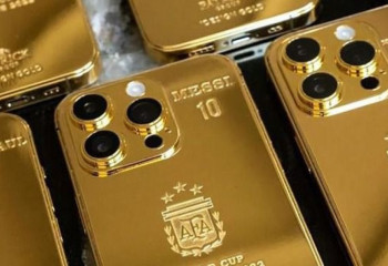 Месси командаластарына алтын айфон сыйға тартады