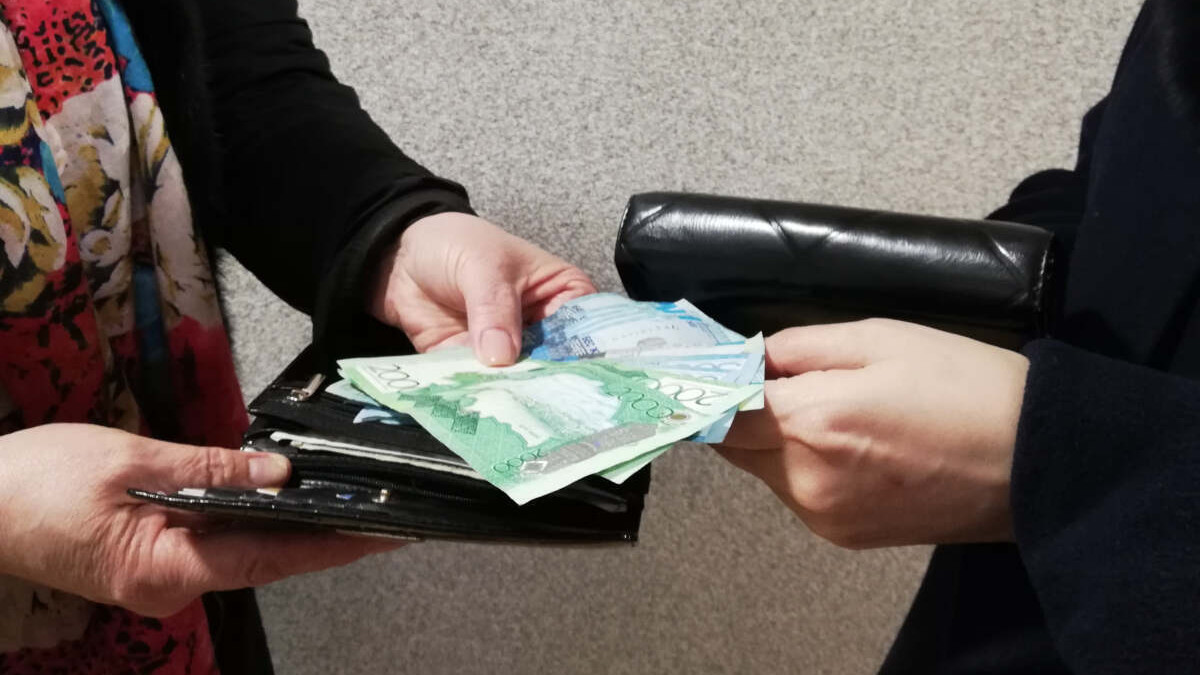 Аферистка чистила деньги от "порчи" в СКО