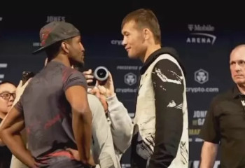 Шавкат Рахмонов жекпе-жегі алдында қарсыласымен көз түйістірді