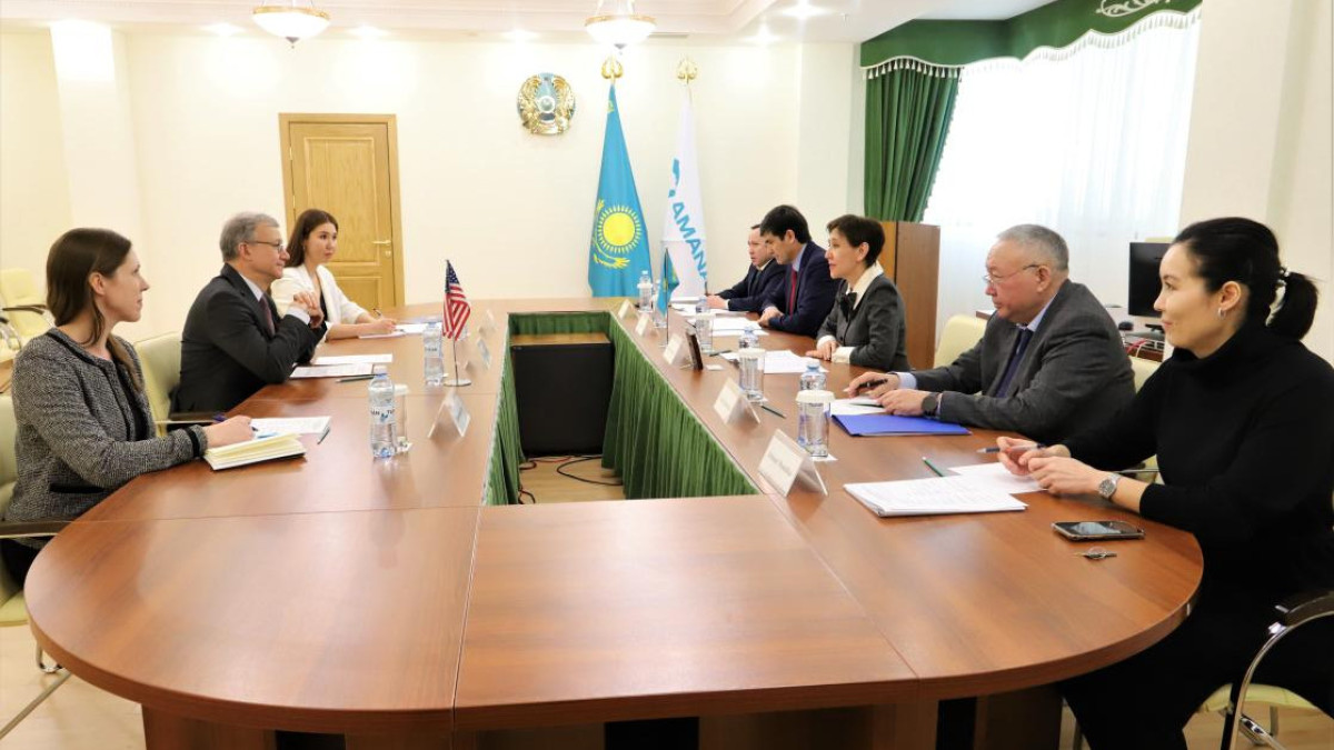 Казахстан и США обсудили меры противодействия торговле людьми