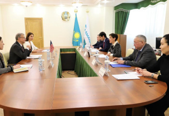 Казахстан и США обсудили меры противодействия торговле людьми