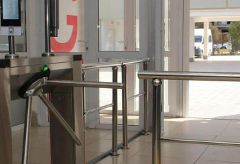 Оқу-ағарту министрі Шымкенттегі мектептердің қауіпсіздік жүйесін тексерді