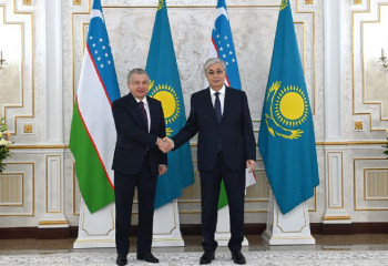 Қасым-Жомарт Тоқаев Шавкат Мирзиёевпен бейресми кездесу өткізді