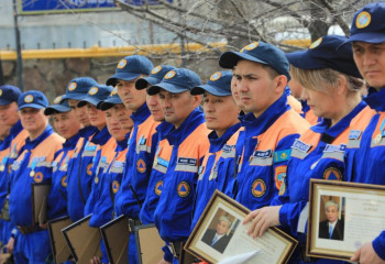 Награды вручили казахстанским спасателям за помощь в спасении людей в Турции