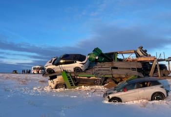 Автовоз и грузовик столкнулись в Актюбинской области: погиб иностранец