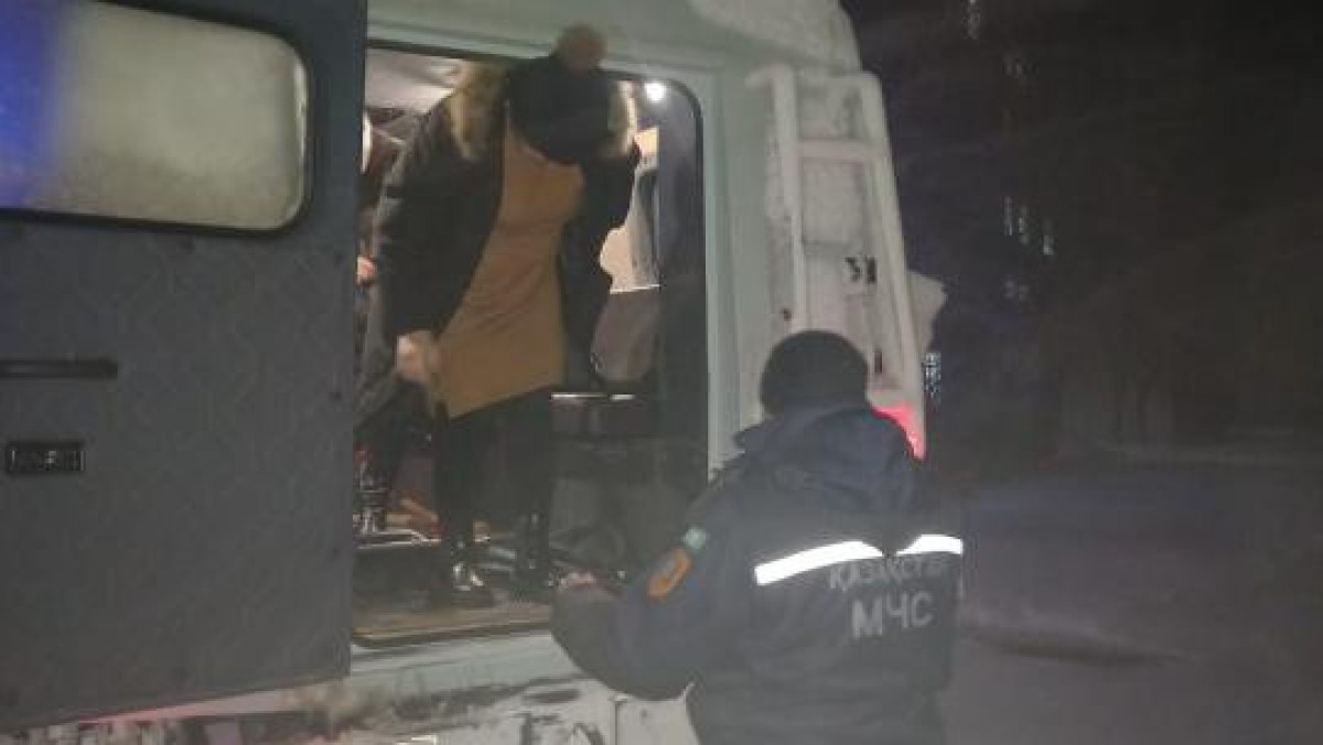 Более 100 человек эвакуировали из снежных заносов в Актюбинской области