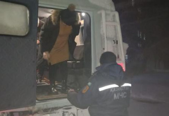 Более 100 человек эвакуировали из снежных заносов в Актюбинской области