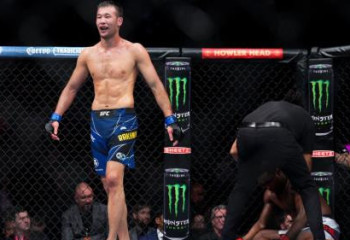 Асхат Оралов поздравил Рахмонова с яркой победой