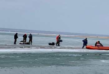 12 рыбаков на льдине спасли на Капшагайском водохранилище