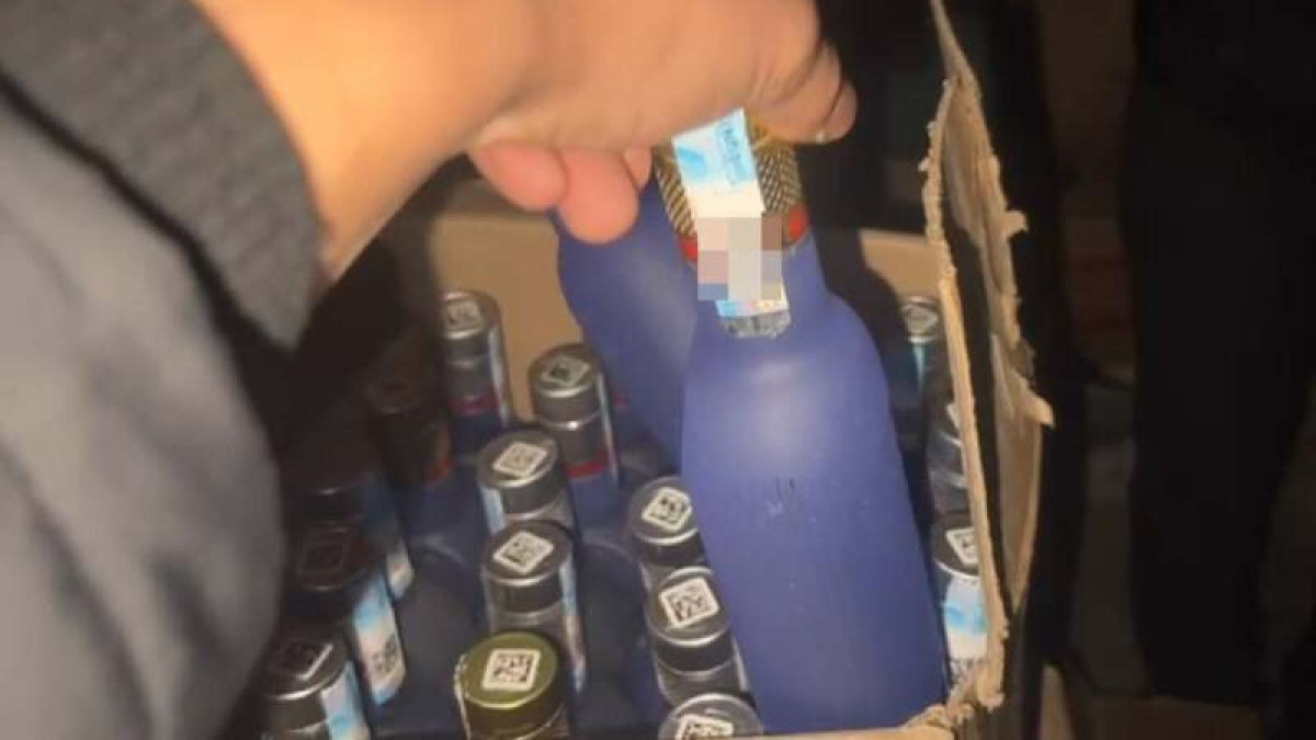 В трех складах обнаружен контрафактный алкоголь в Алматы