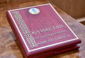 Мемлекеттік қызмет туралы заң Қазақстан Конституциясына сәйкес емес