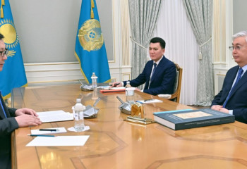 Head of Institute for Contemporary Studies presents to President book about Kazakhstan