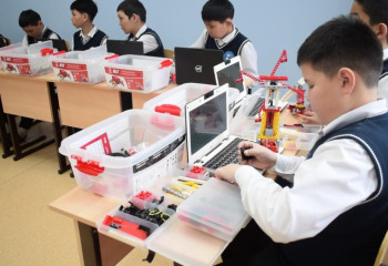 «Қазақстан халқына» создает кабинеты робототехники в средних школах