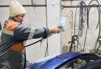 Жительница Каркаралинска 17 лет ремонтирует автомобили