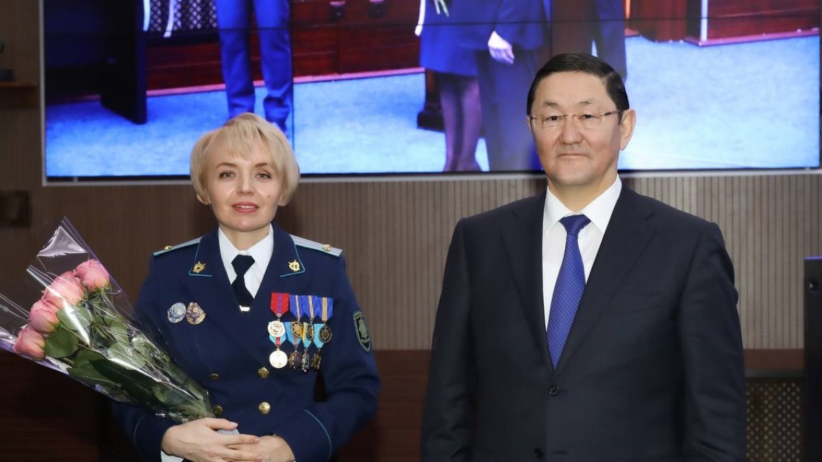 232 женщины-прокурора получили ведомственные награды и классные чины
