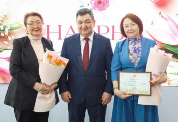 Министр информации наградил женщин медиа-сферы и гражданского общества Казахстана