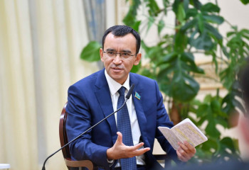 Мәулен Әшімбаев: Бұл күн – мейірім мен нәзіктіктің мерекесі