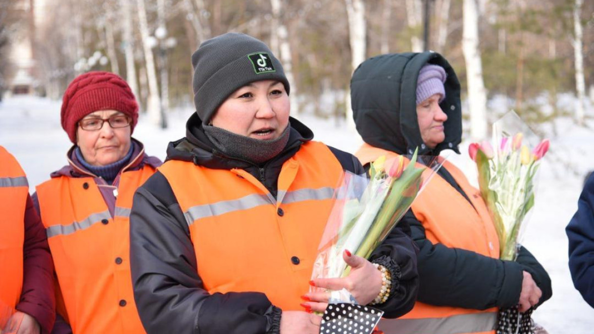 Работниц коммунальных служб поздравили в Акмолинской области