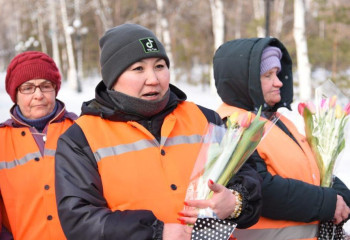 Работниц коммунальных служб поздравили в Акмолинской области